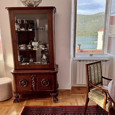Castri Illius Maris Villa *